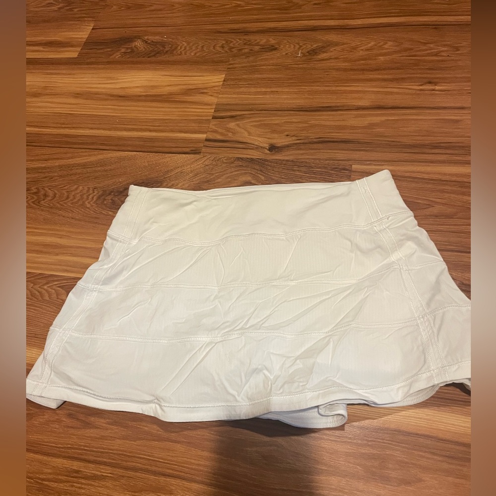 Lulu size 2 white skirt! Worn 2 times. Perfect condition